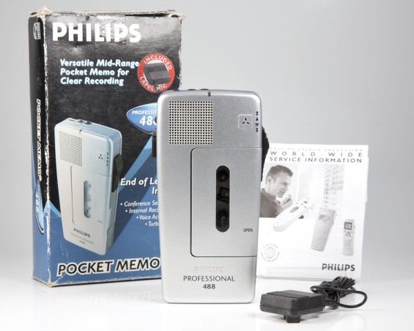 Philips Pocket Memo 488 Mini-Kassetten-Diktiergerät inkl. Ansteckmikrofon in silber