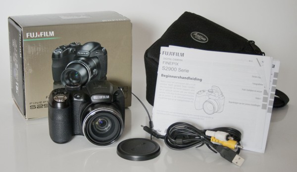 Fujifilm FinePix S2980 Digitalkamera in schwarz
