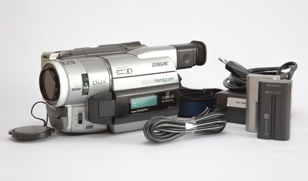 Sony DCR-TRV310 E Digital8 Camcorder in silber