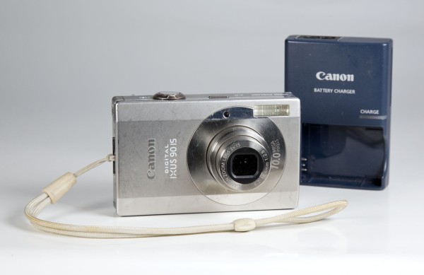 Canon Digital IXUS 90 IS Digitalkamera in silber