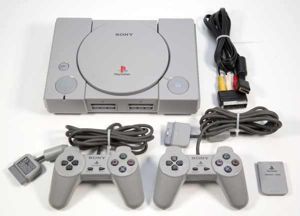 Sony Playstation 1 Konsole - inkl. 2 Controllern & Memory Card