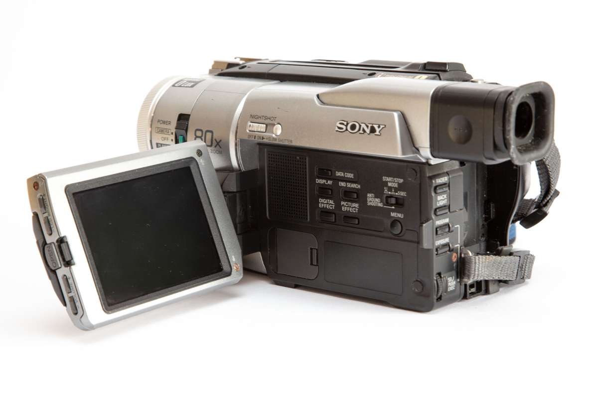 Sony DCR-TRV310 E Digital8 Camcorder in silber | 123-Elektronik.de
