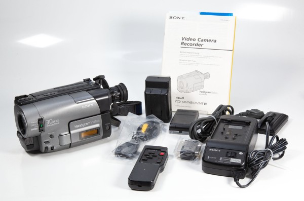 Sony CCD-TRV24E HandyCam Vision Video8 Camcorder