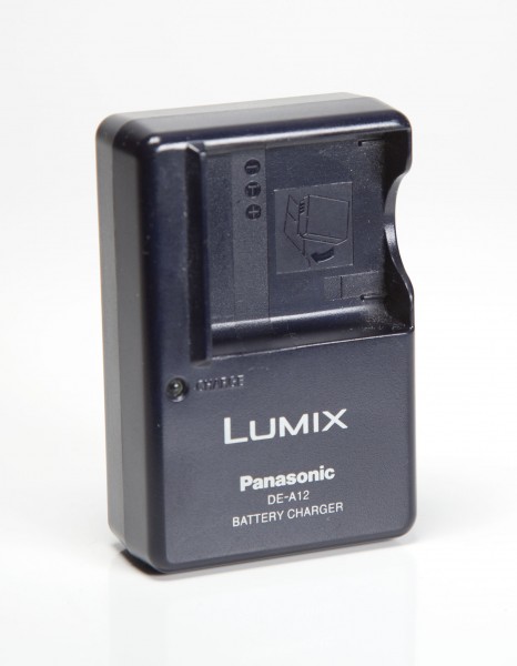 Panasonic Lumix DE-A12/DE-A12A Akku-Ladegerät